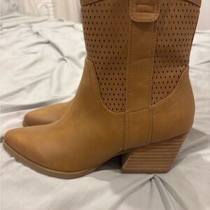 Dolce Vita Camel Heeled Boots - Brand New
